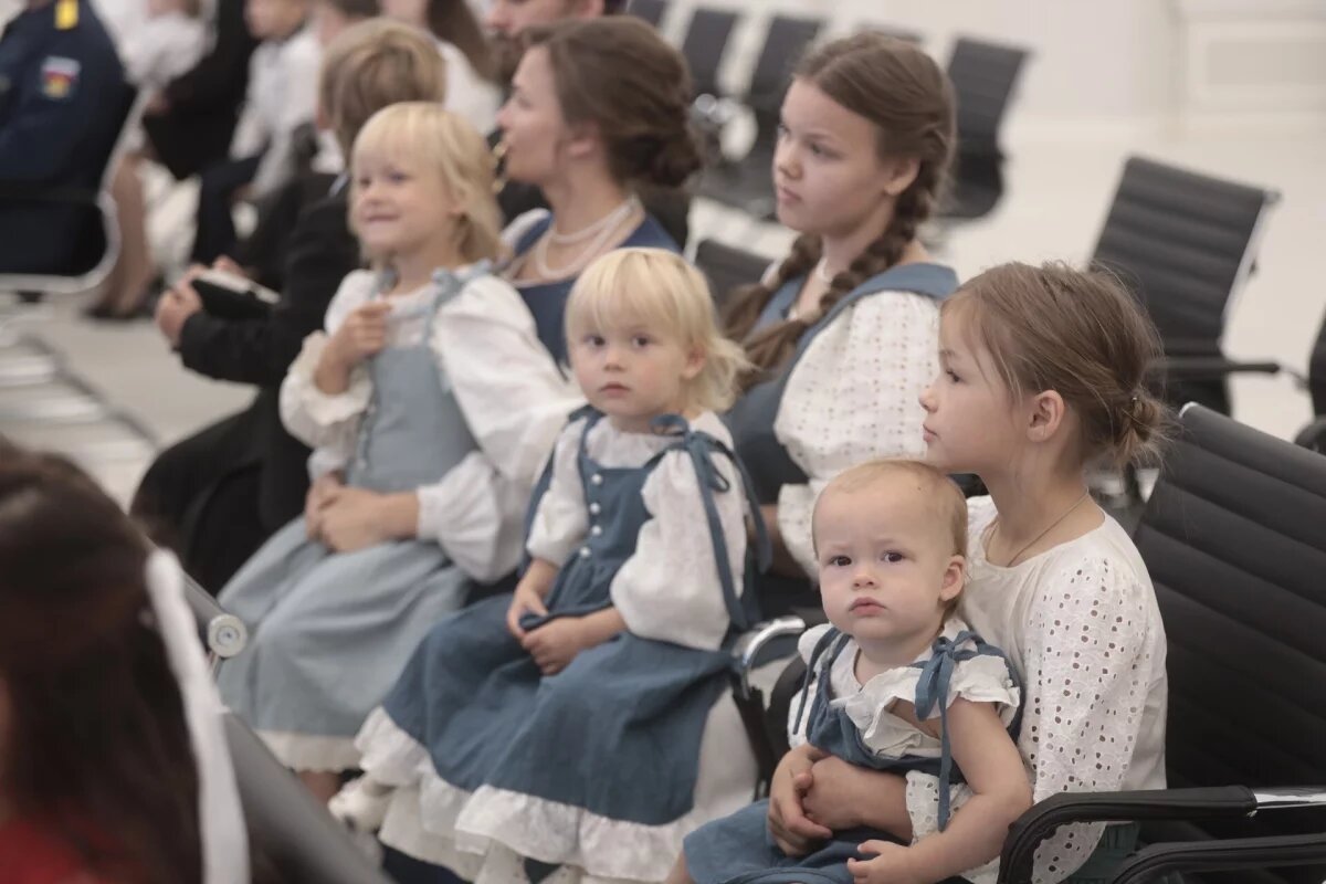    Сертификаты на покупку жилья вручили псковским многодетным семьям