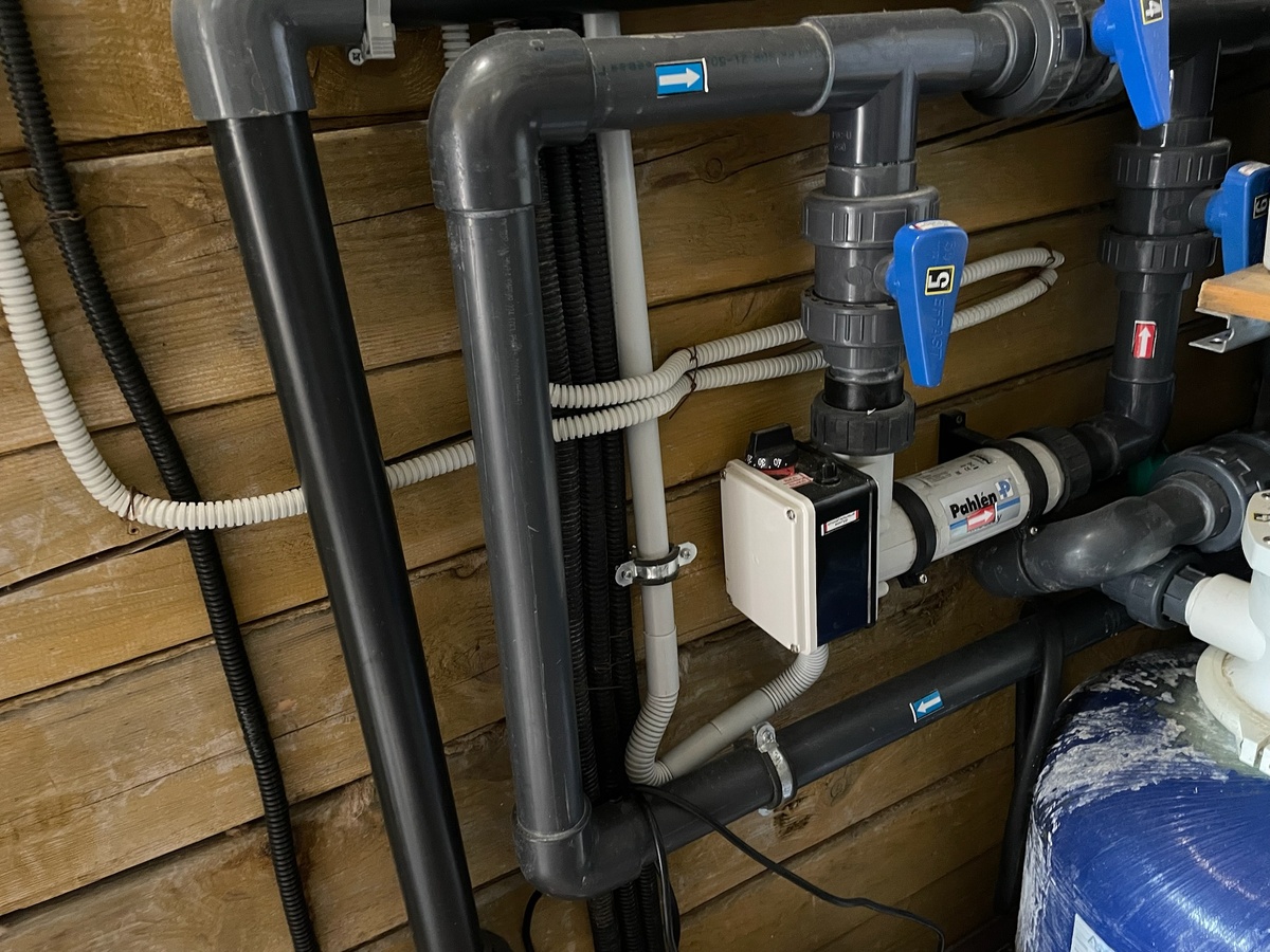 Ранее установленный электрообогреватель бассейна мощностью 3 квт