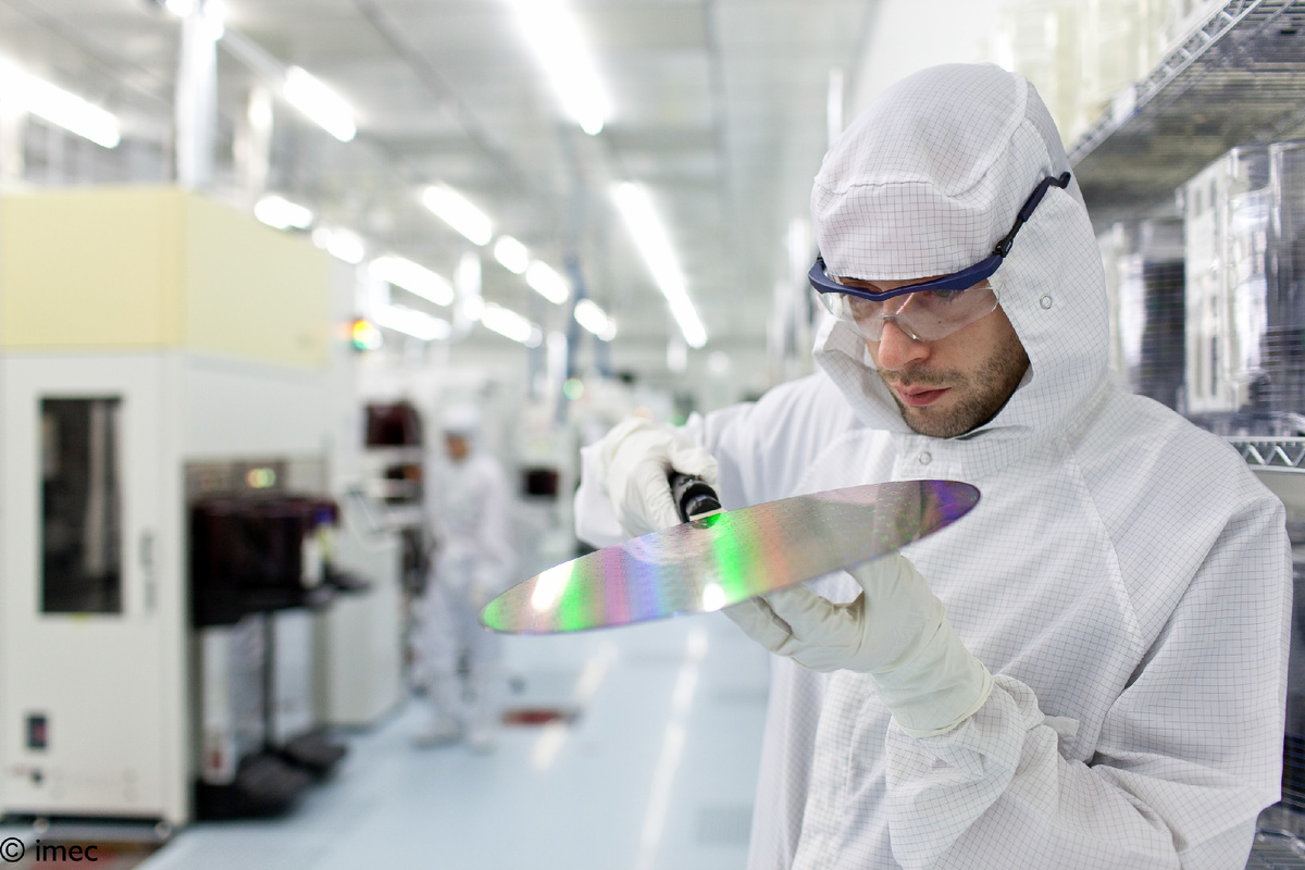 300 мм пластина с передовыми чипами. Изображение: imec-int.com