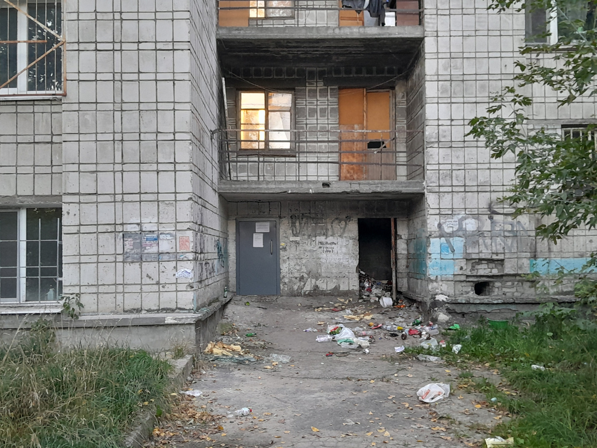 Обстановочка в 50 м от моего УИК (фото автора)