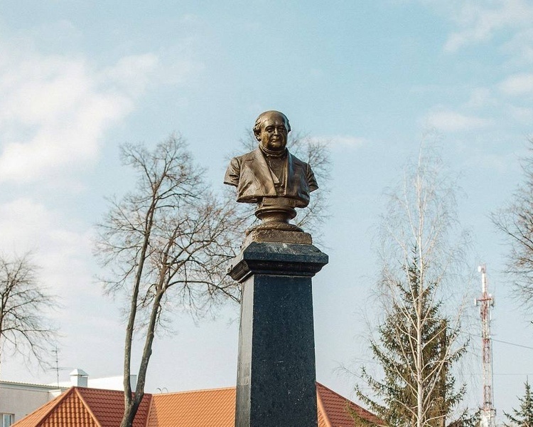     В Судже ВСУ уничтожили памятник Щепкину