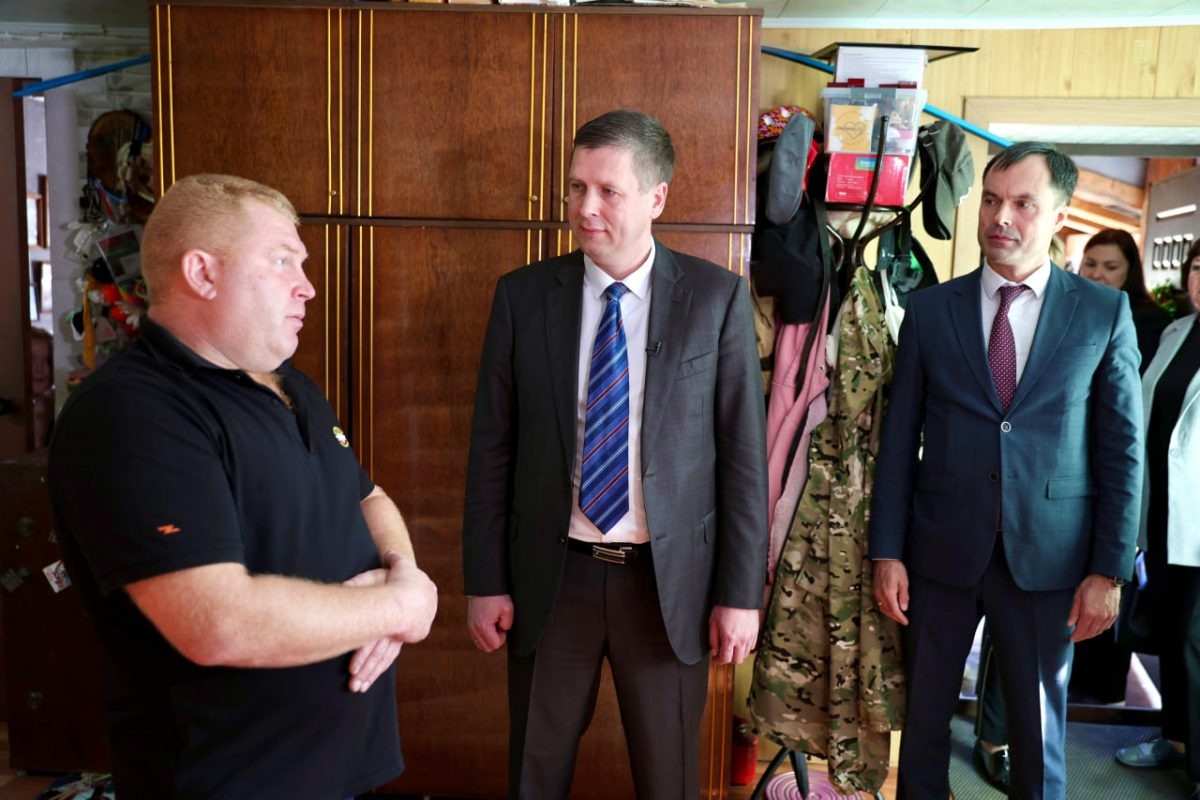    Андрей Гнеушев провел выездное заседание межведомственной комиссии по поддержке участников СВО в Лукояновском округе