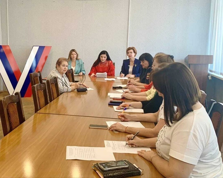     В Курске обсудили подготовку к школе детей в трудной жизненной ситуации