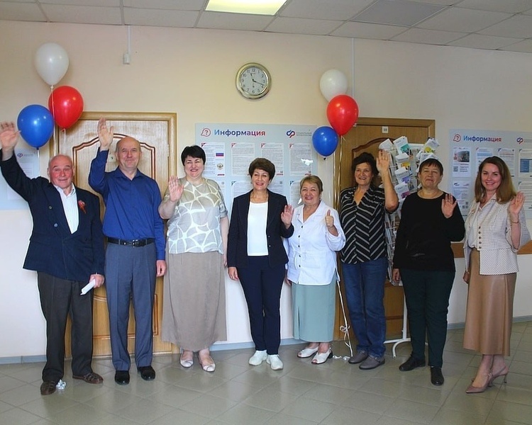     В Курчатове и поселке Поныри открыли Центры общения старшего поколения