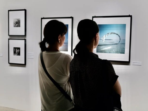 ЗАМЕРШИЕ МГНОВЕНИЯ: МАСШТАБНАЯ ВЫСТАВКА ФОТОГРАФИИ В МАНЕЖЕ