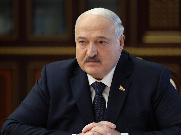Лукашенко заявил, что "очень много должен" белорусскому народу