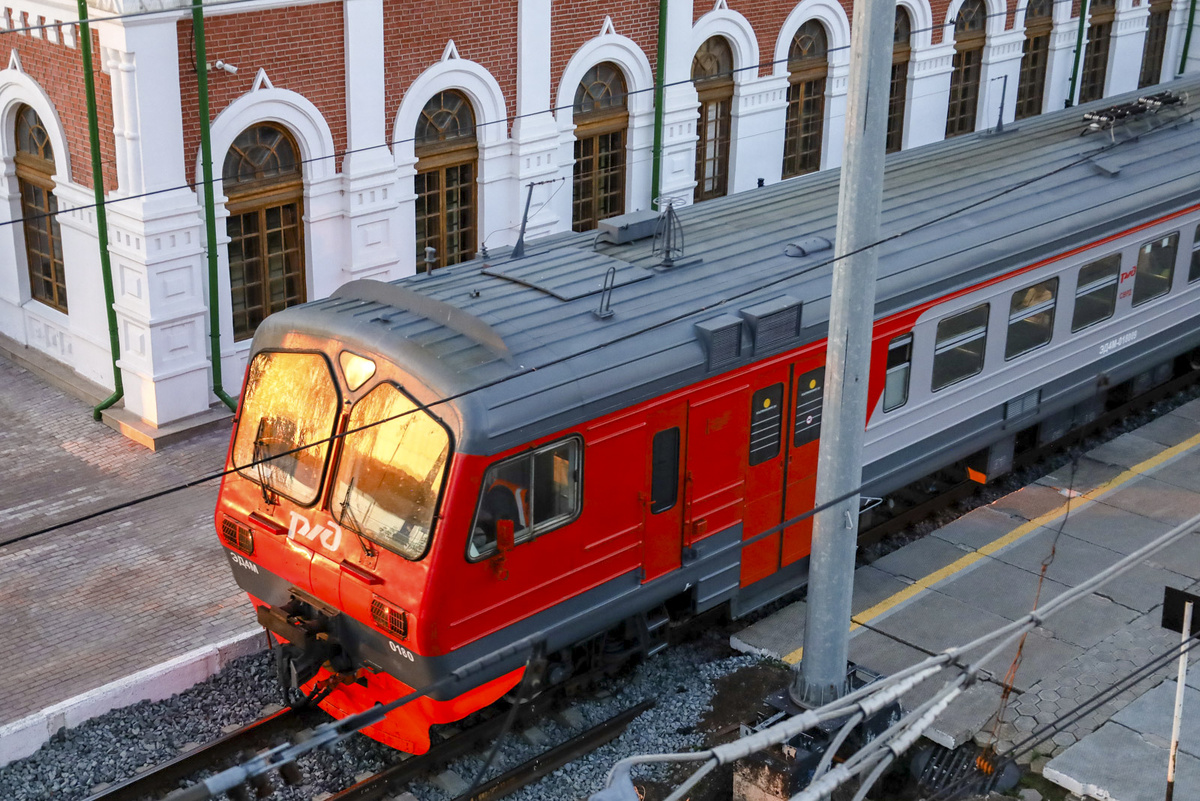 В Петербурге хотят включить электрички в стоимость единого проездного билета.  Фото: Фото: ФедералПресс / Елена Майорова
