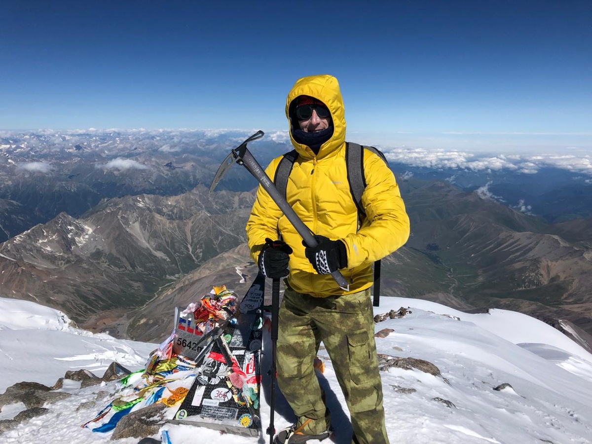 Я на восточной вершине Эльбруса на высоте 5642 метра. Фото из личного архива
