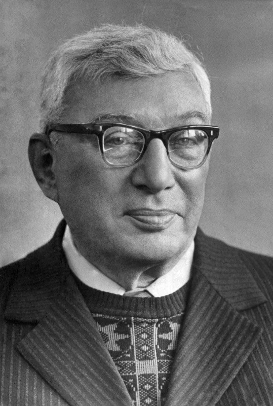 Доктор физико-математических наук, профессор Михаил Арнольдович Блохин.
