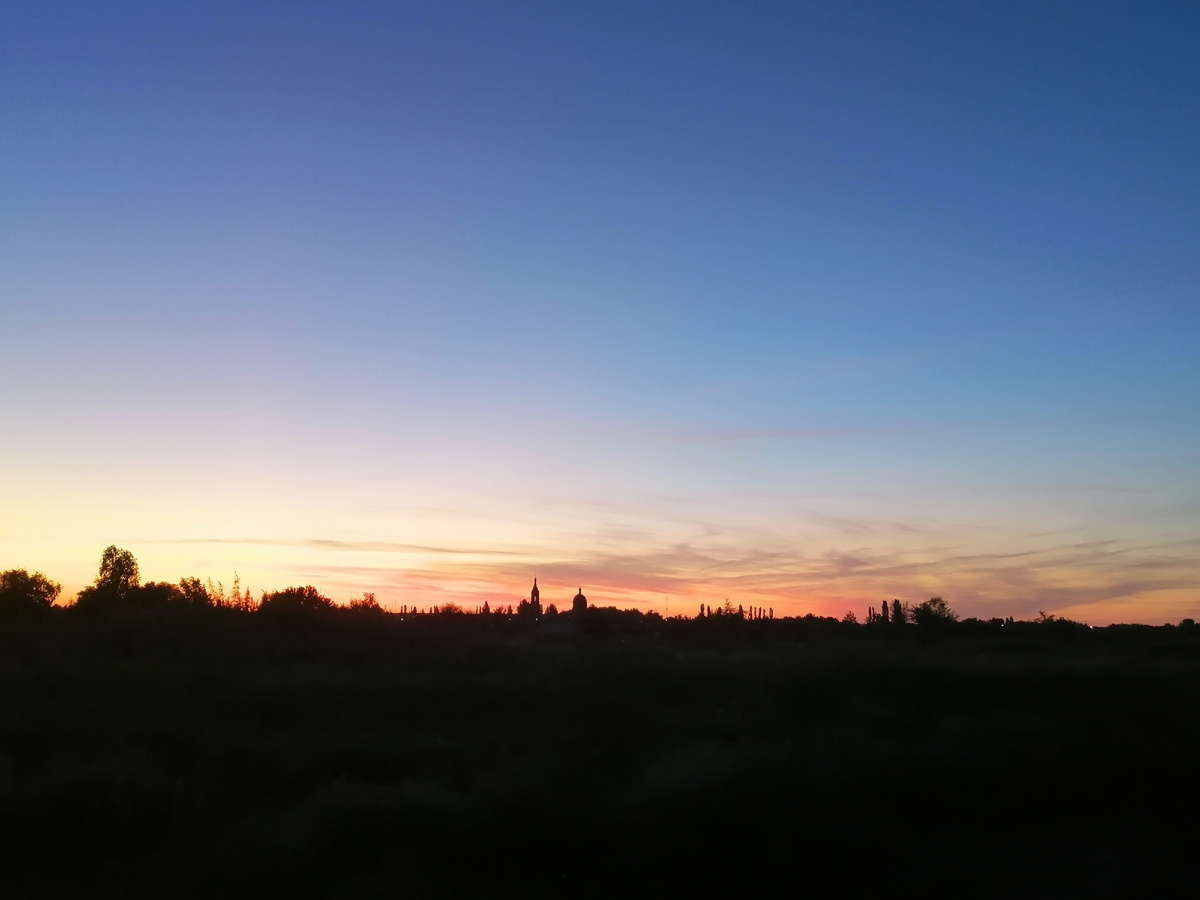 Наш храм на фоне заката волшебен