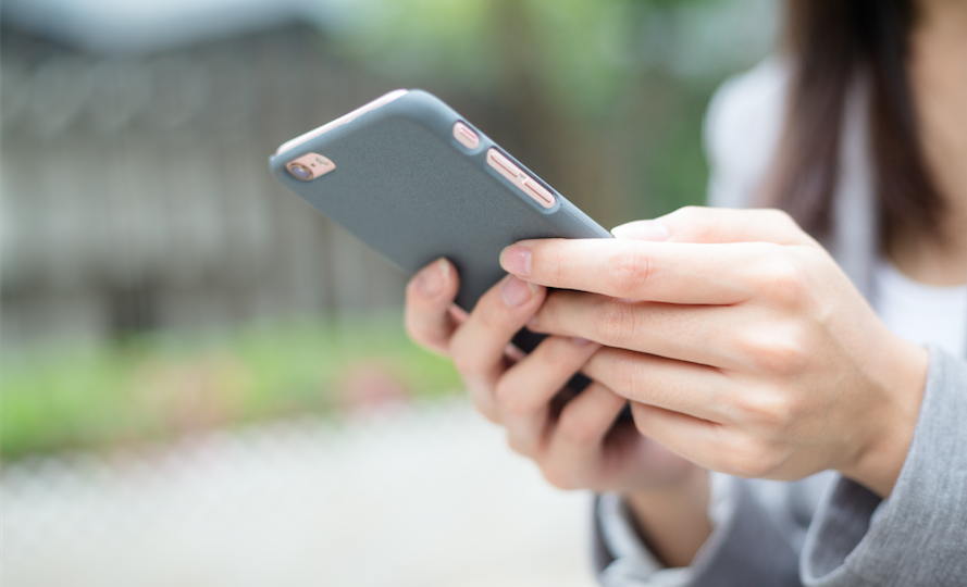 Естественность или броня: Почему спор о чехлах для смартфона длится 20 лет и не имеет правильного ответа