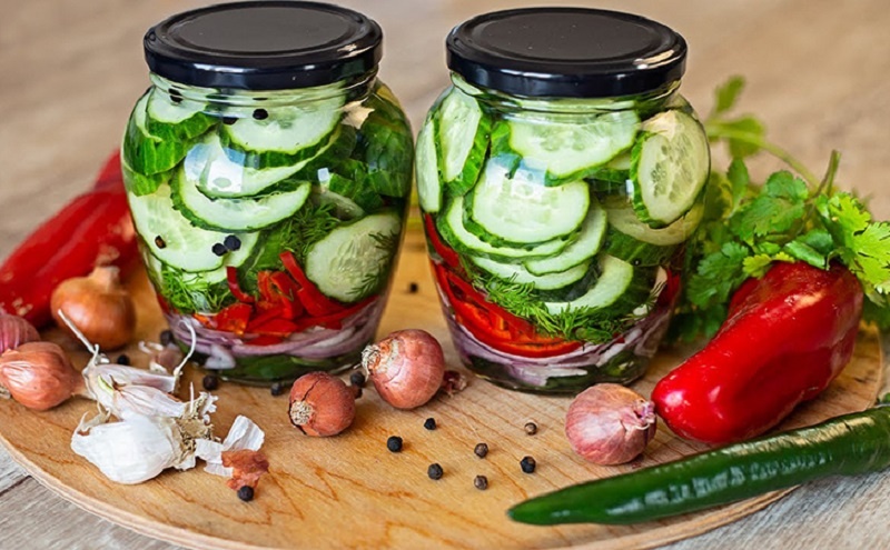 Быстрые маринованные огурцы: хрустящий вкус лета на всю зиму