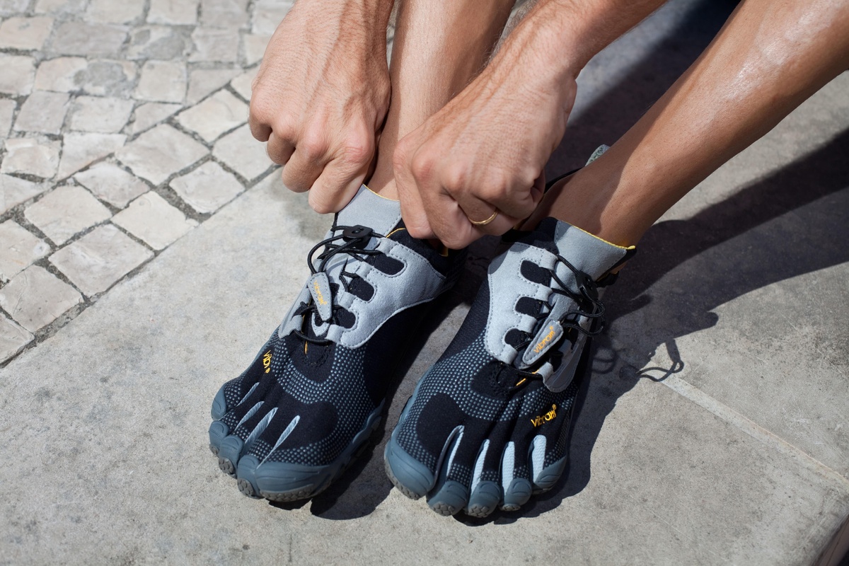     Глупая мода или настоящая забота о здоровье: что такое босоногая обувь