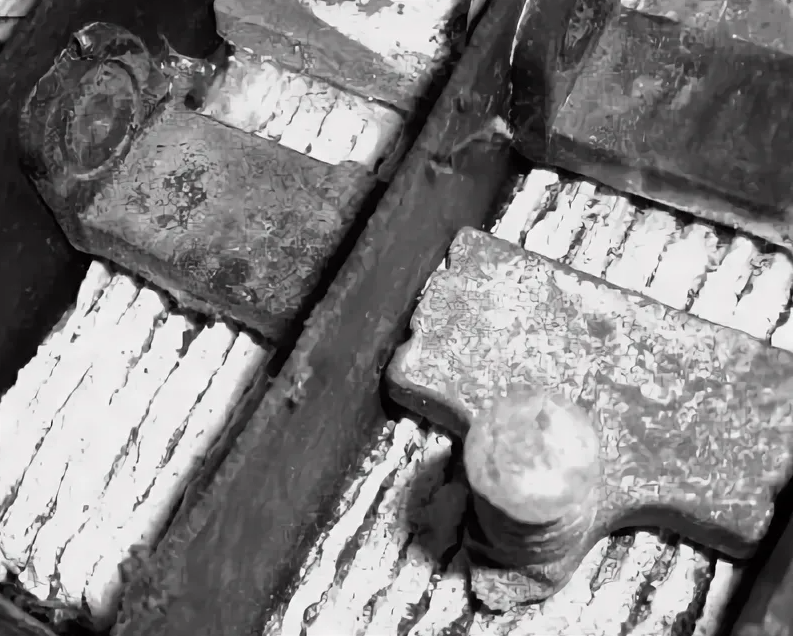 Сульфатация аккумулятора. Фото взято с сервиса Яндекс.Картинки.