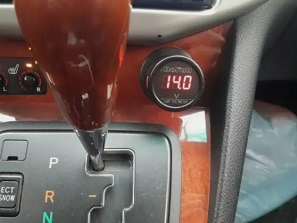 Автомобильный вольтметр в прикуриватель. Фото взято с сервиса Яндекс.Картинки