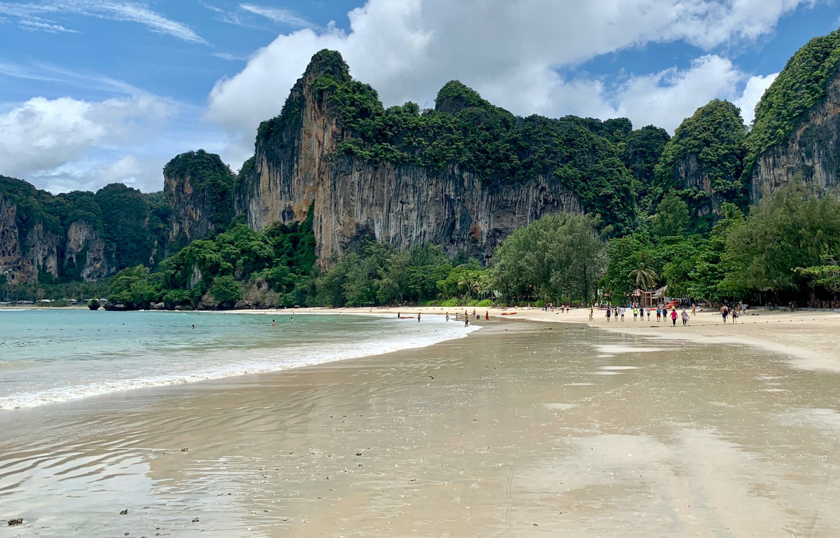 Пляж Рейли, Краби