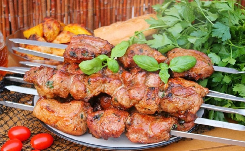 Армянский шашлык с вином и базиликом: секрет праздничного вкуса