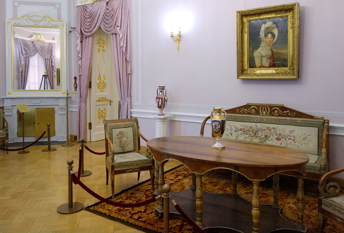 Лиловый кабинет Екатерины Павловны. Тверской путевой дворец.