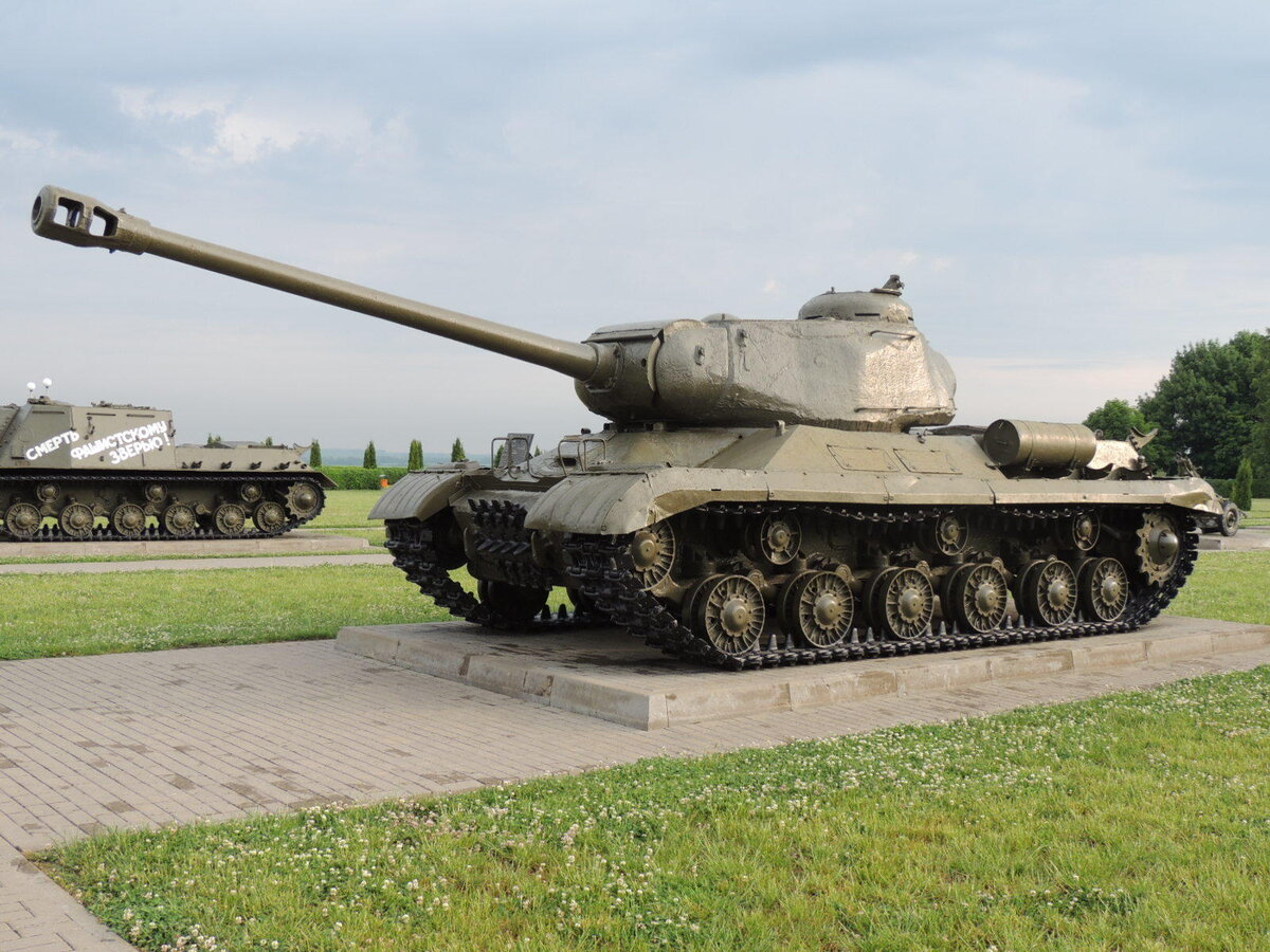 Тяжелый танк ИС-2, которому повезло намного больше, чем герою нашей статьи. Фотография в свободном доступе.