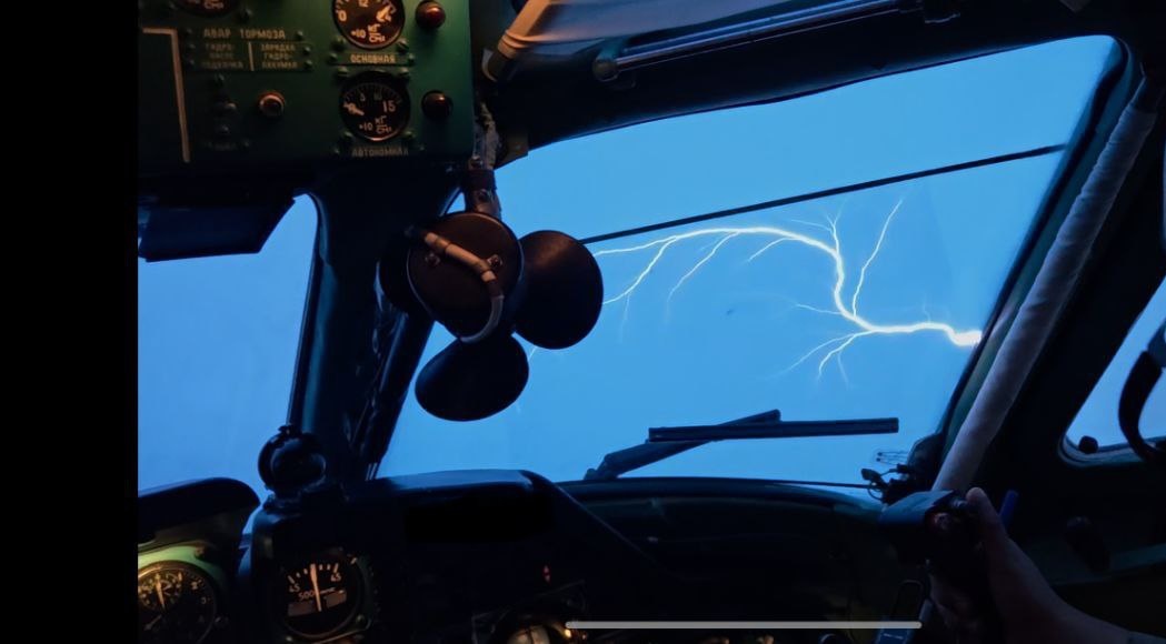 Снимали на видео а потом сделали скриншот 