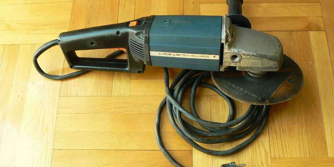 Почему УШМ называют «болгаркой» и какое у нее название в Европе?