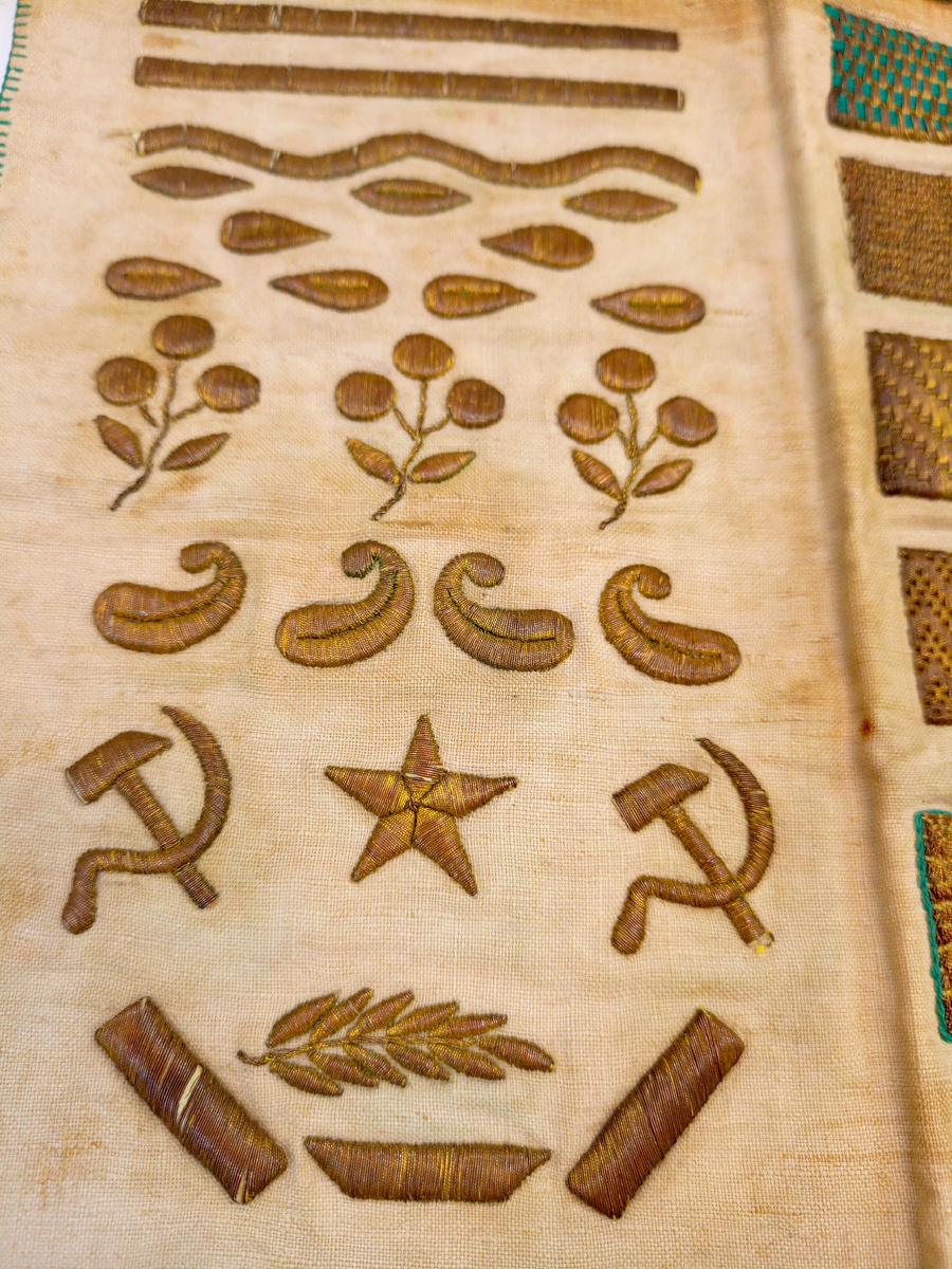 Ручная вышивка .