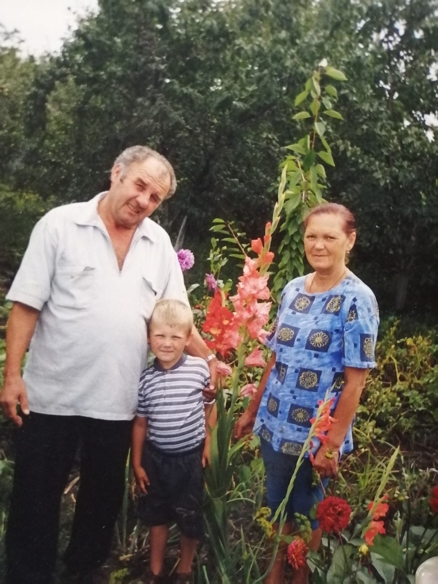 С дедушкой и бабушкой 