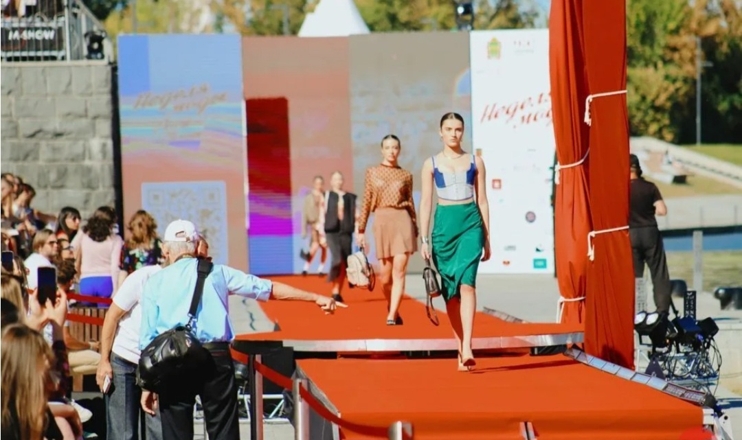 Топики, рюкзаки, пояса берем и бережем все