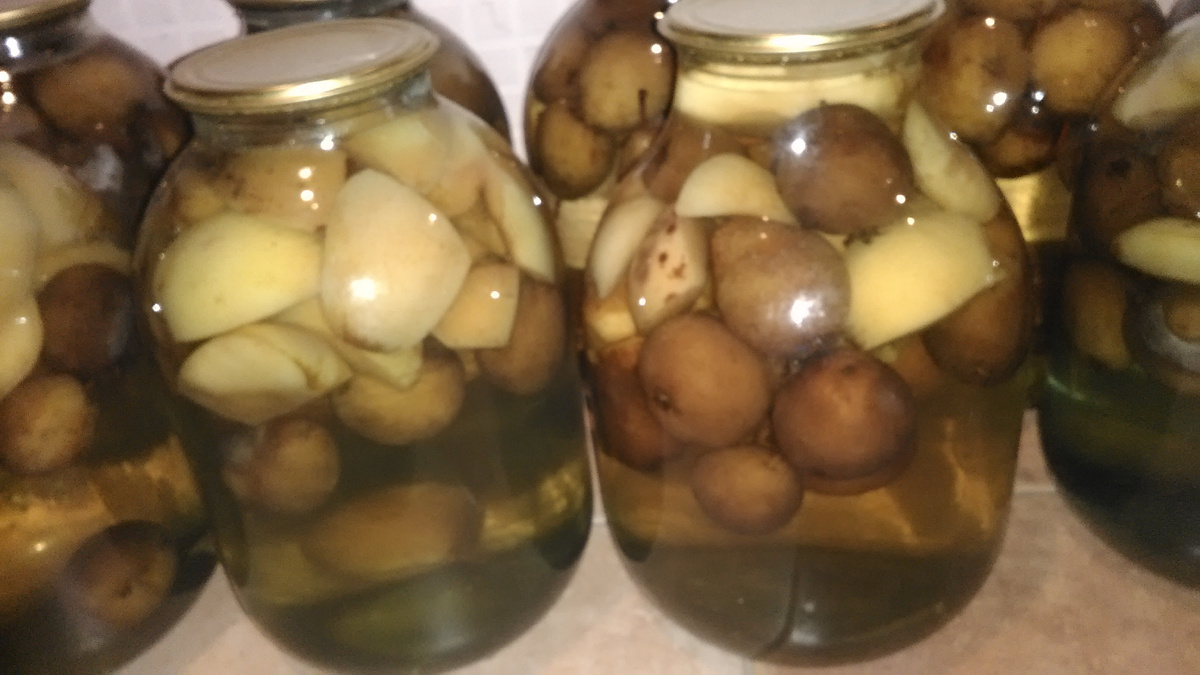 Фото автора. Компот ассорти яблоки и груши на зиму.