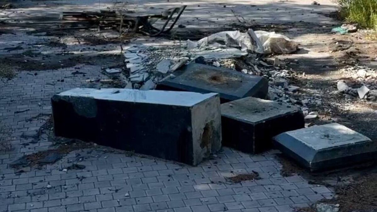     ВСУ уничтожили памятник Щепкину в Судже Курской области