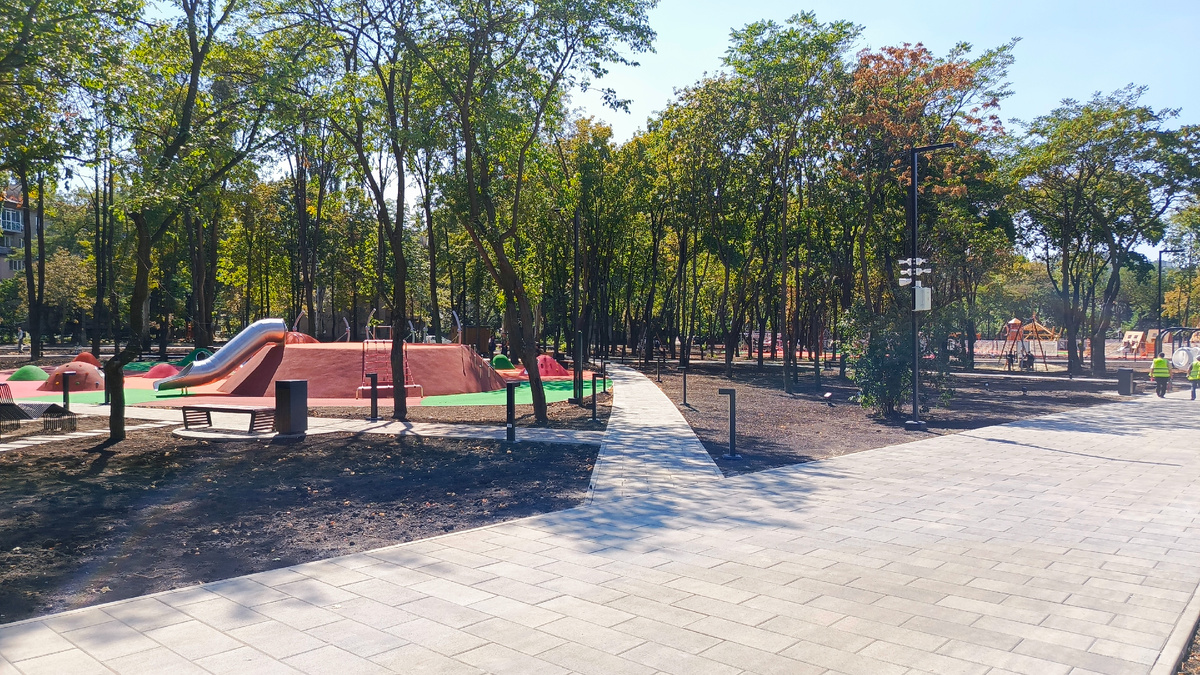 Это новый парк, я в шоке, как будто мы оказались в Петербурге