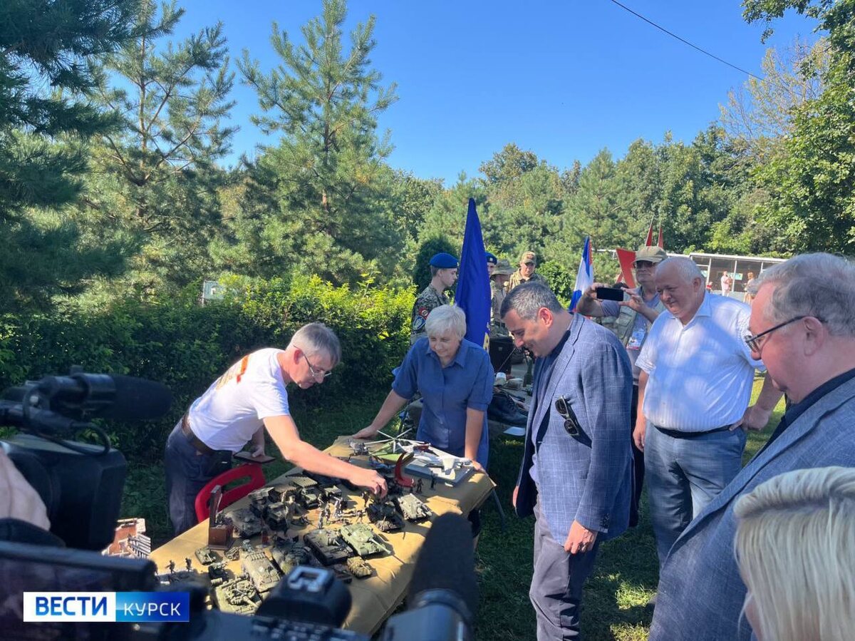    Врио губернатора Курской области Александр Хинштейн напишет книгу о наших бойцах