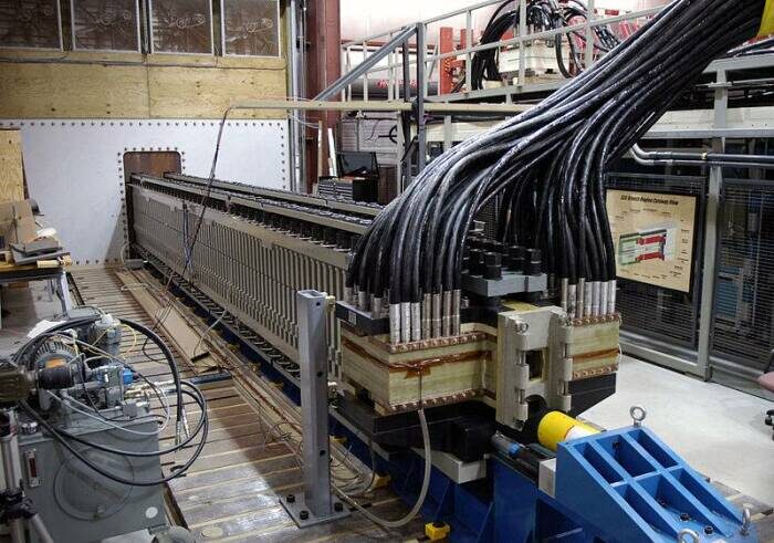 Рельсовые пушки делают давно.