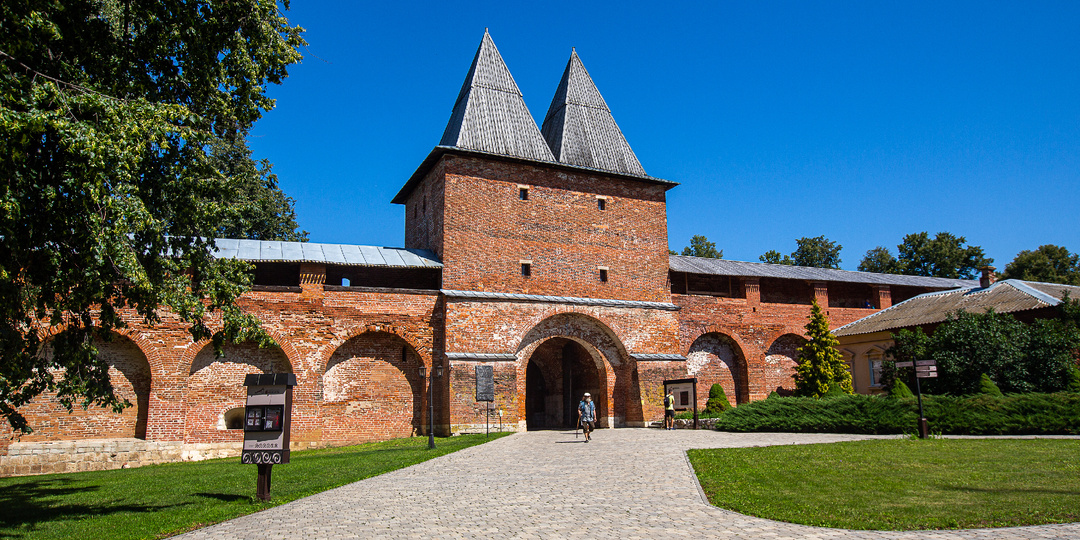 Открываем Подмосковье: небольшая прогулка по летнему Зарайскому кремлю и рассуждения об уходящем лете