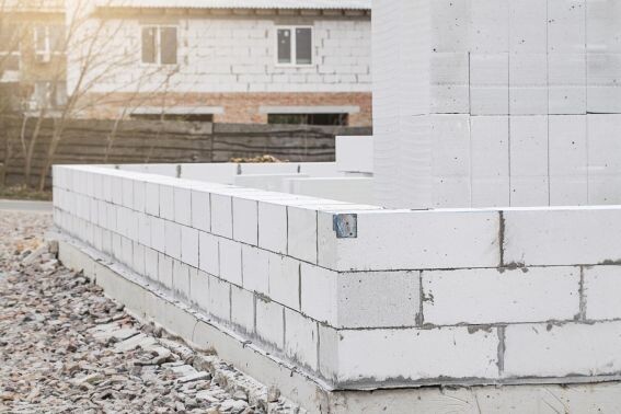 Газоблок и керамзитоблок - это одно и то же, так что если строите дом, то не выбирайте, а хватайте что под рукой