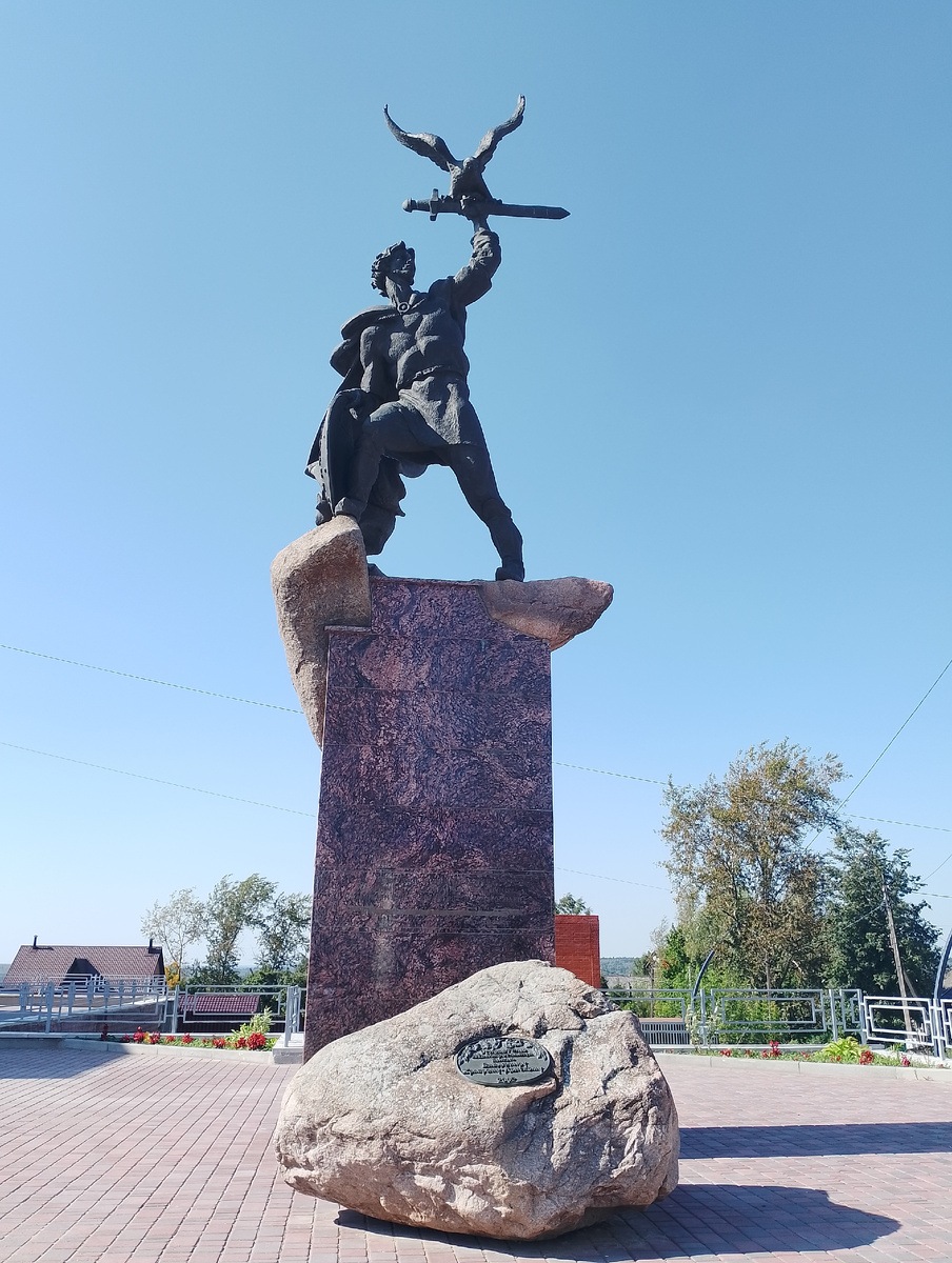 Основателю Малоярославца князю Владимиру Храброму - Донскому