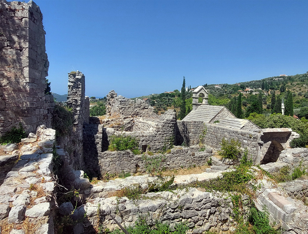 Руинированный Старый Бар. Черногория.