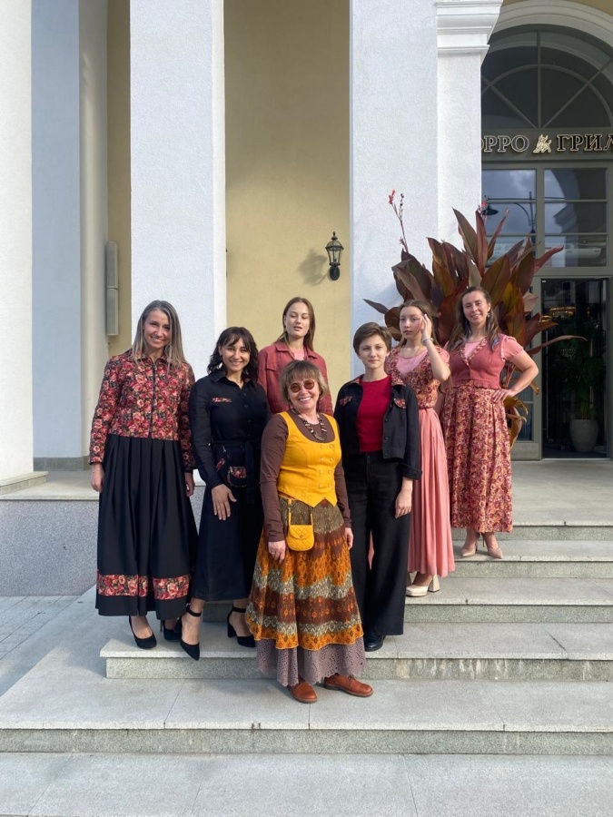 Татьяна Яшкина (в центре) со своими моделями