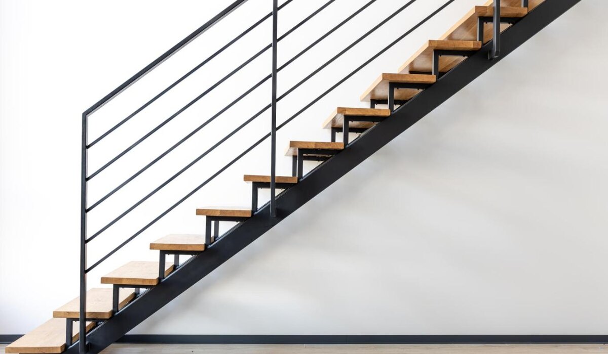     Топ-идей, как превратить пространство под лестницей в изюминку интерьера