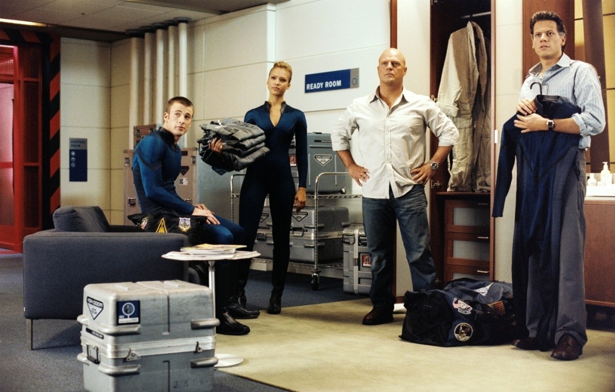 Крис Эванс, Джессика Альба, Майкл Чиклис и Йоан Гриффит. Персонажи готовятся к полету в космос