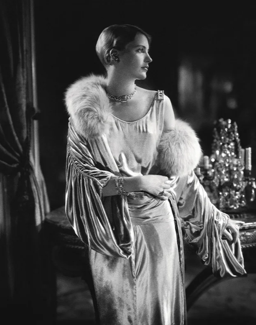 Ли Миллер позирует для Vogue