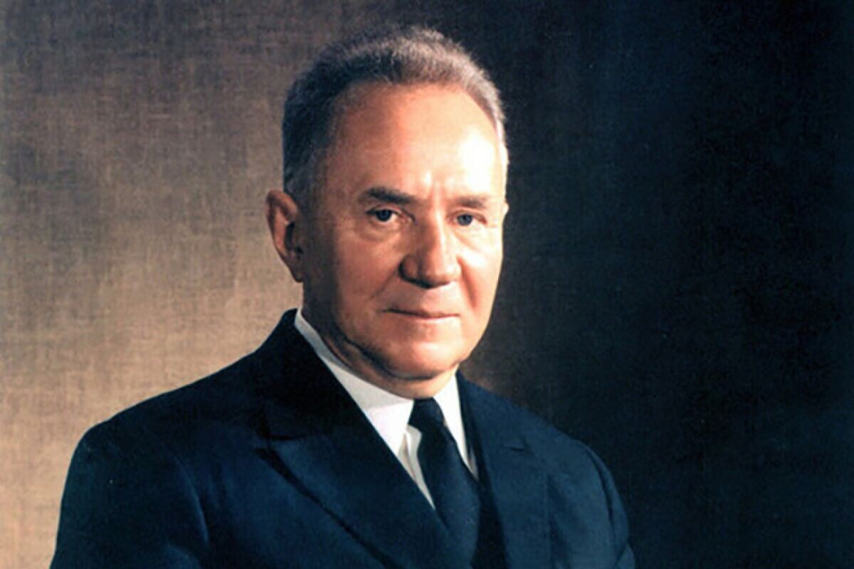 Алексей Николаевич Косыгин - выдающийся советский государственный деятель, председатель Совета Министров СССР (1964-1980)