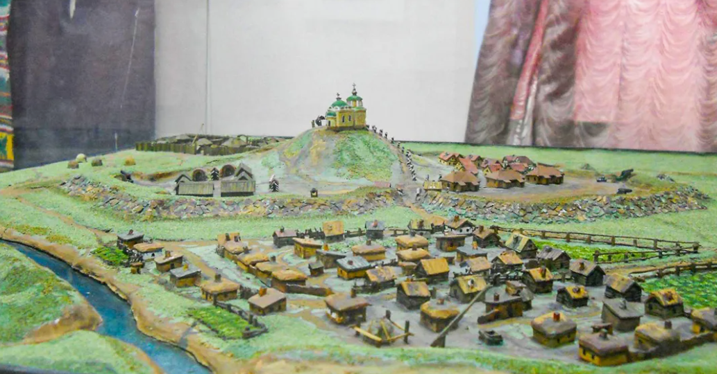 Памятная доска на месте расположения Орской крепости (мемориальное "ЧГК")