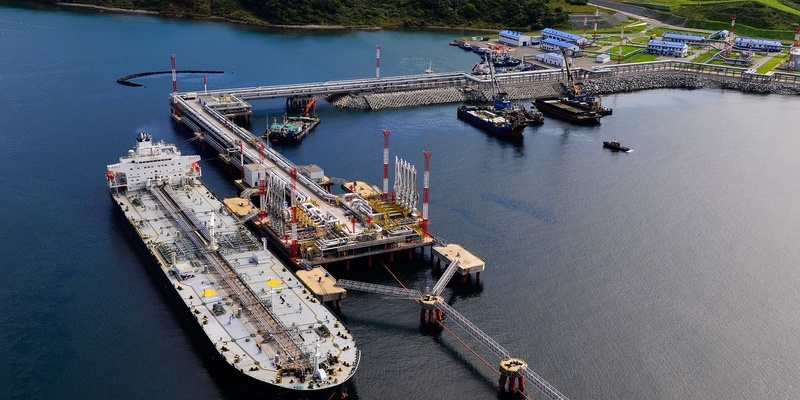 На нефтяном терминале идет загрузка. фото: картинки яндекс.