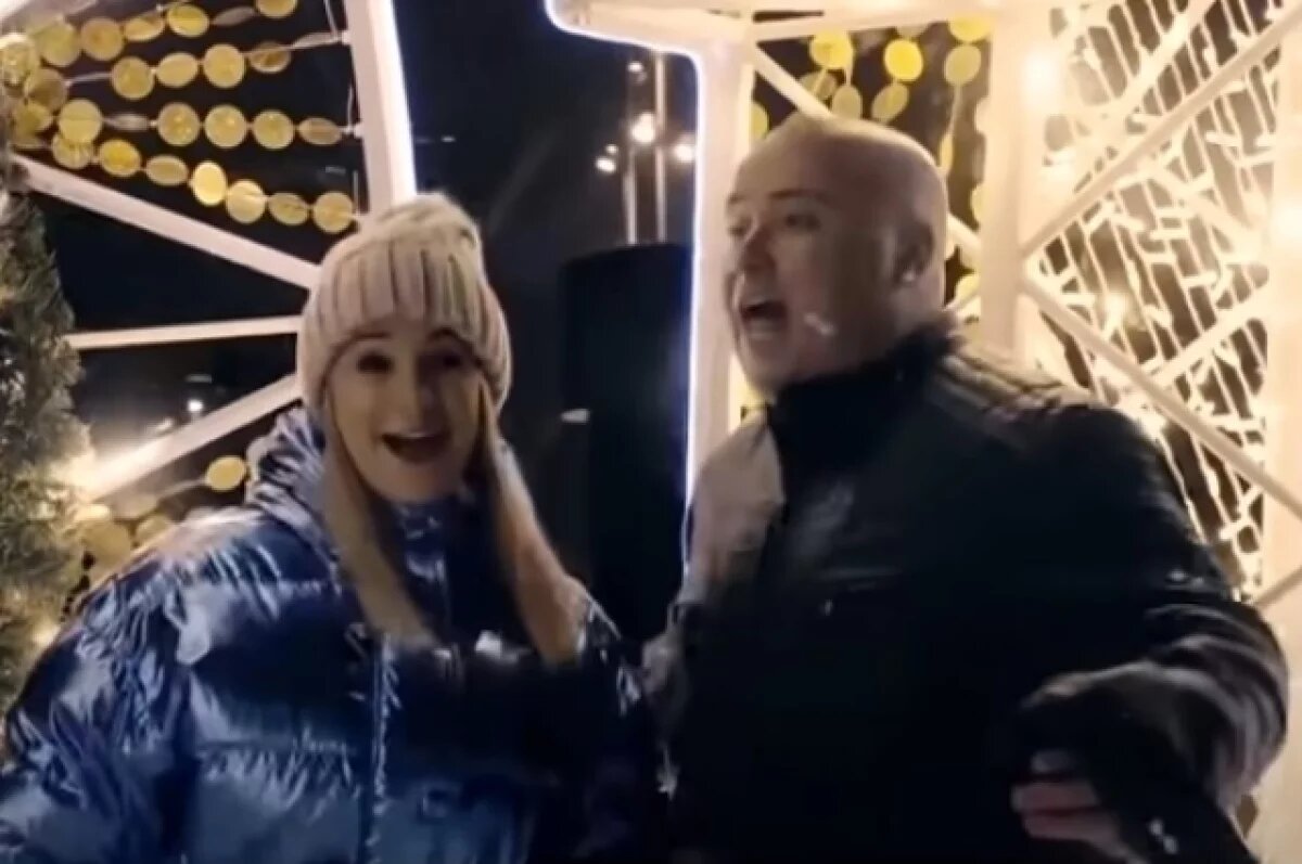    Пара начала встречаться с 2013 года.