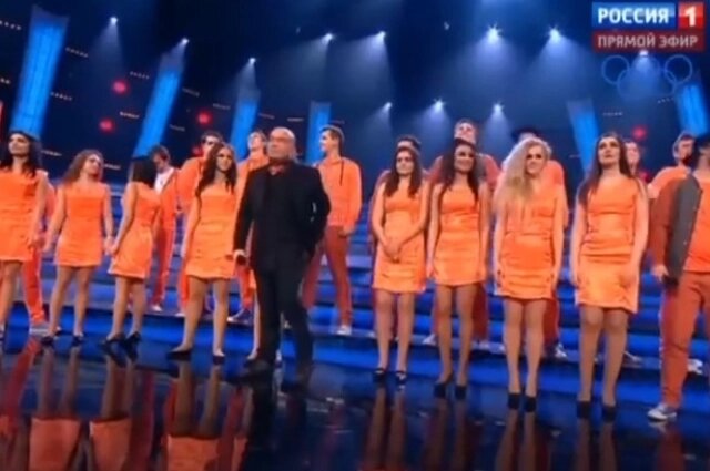    Джокер с алтайской командой. Фото: кадр видео/ Шоу «Битва хоров» / «Россия 1»