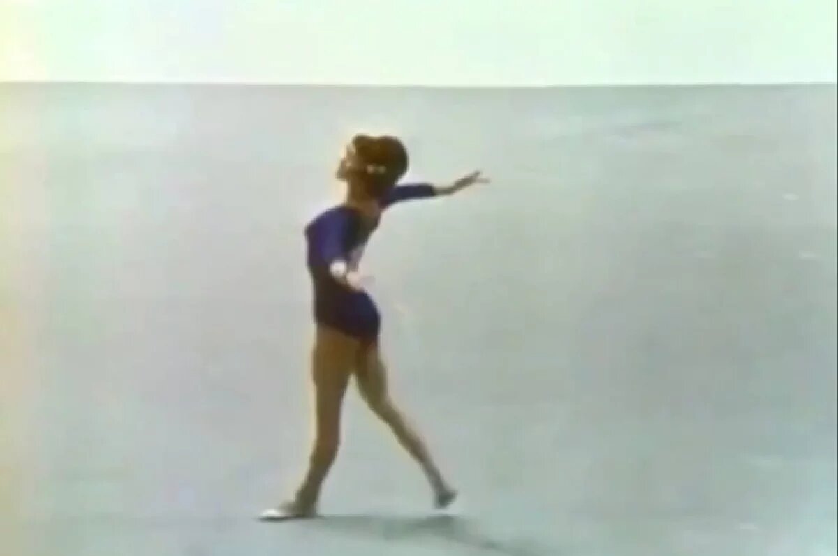    Заброшенную сыном могилу спившейся гимнастки Дружининой убирают волонтеры