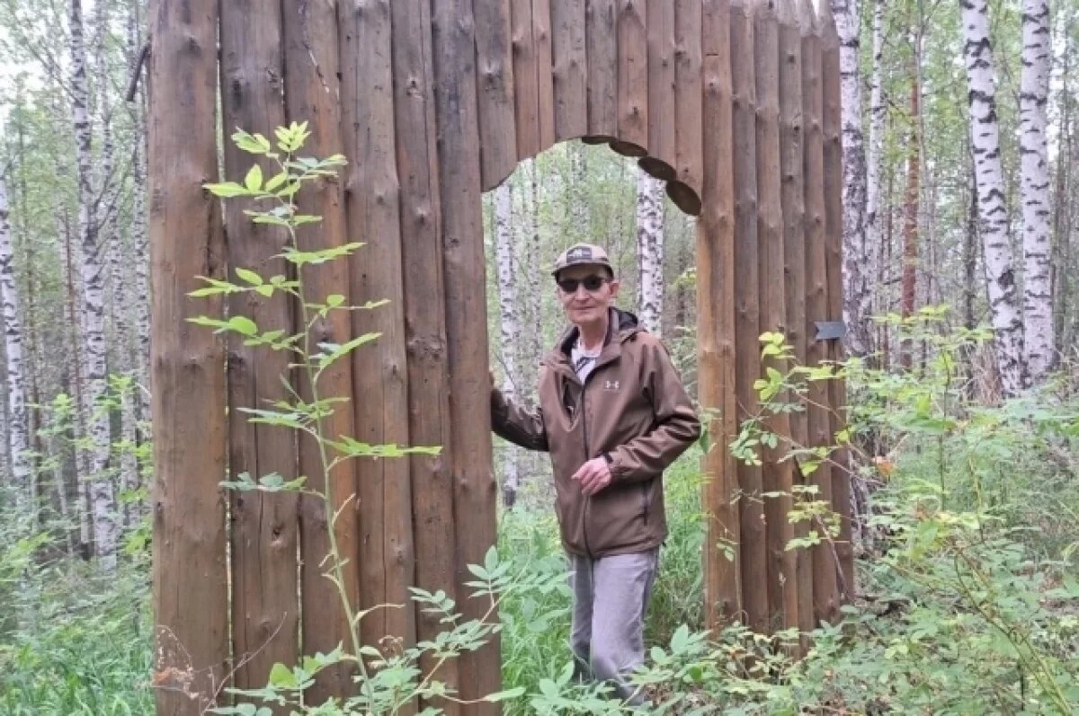    Мини-частокол поставили Василий Гагарин и его ученики, чтобы люди понимали о чём речь.