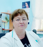 Валентина Мичкова родилась в Перми, в 2001 году окончила Пермский государственный медицинский институт. К тому времени она уже была замужем, и именно муж, тоже выпускник мединститута, решил, что жить и работать они будут только в Кунгуре. С нашим городом, где он проводил все каникулы у своих бабушек, у молодого медика были связаны самые добрые воспоминания. В Кунгуре вакансий не нашлось, и два молодых терапевта отправились работать в Калинино. Спустя полтора года, Валентина Мичкова прошла обучение и получила специализацию «Врач-психиатр». Когда начинала учиться, вспоминает сегодня Валентина Леонидовна, я училась и ужасалась: как я могла на такое согласиться?! Осознание сути, интереса и важности работы психиатра пришло позже. Когда в 2003 году доктор Мичкова начала работать в новой должности, когда погрузилась в судьбы и проблемы своих пациентов и их родственников, когда появились первые результаты, а с ними осознание важности и востребованности того, что она делает, подумалось уже совсем другое: какое это счастье! И сегодня Валентина Мичкова уверенно признаётся: