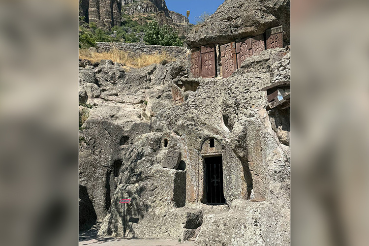    «Монастырь Гегард был основан еще в начале IV века, причем частично высечен внутри горы»